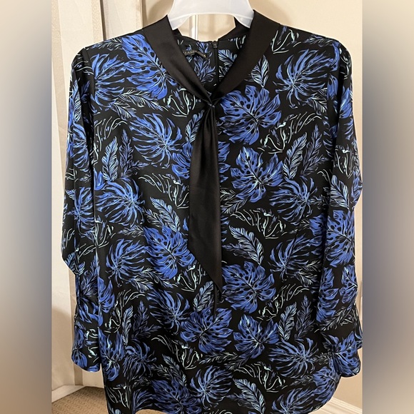 Blouse - Picture 2 of 4